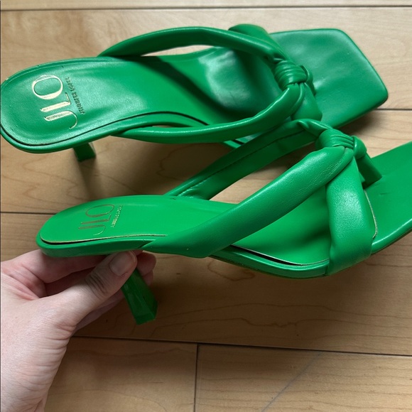 JLO - Picture 3 of 7